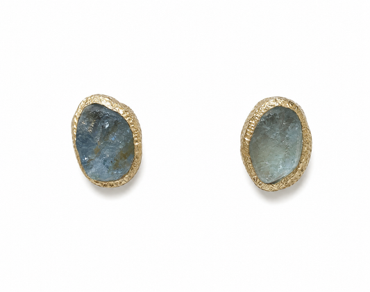 Aqua studs